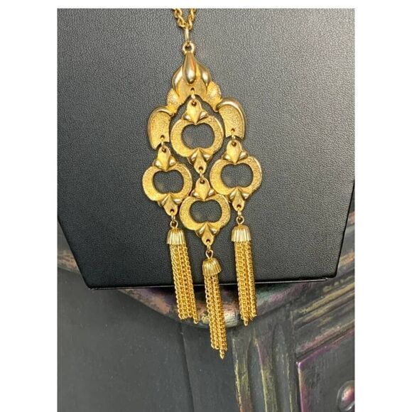 JJ Gorgeous Textured Gold Necklace with Tassels, Vintage - Picture 3 of 4